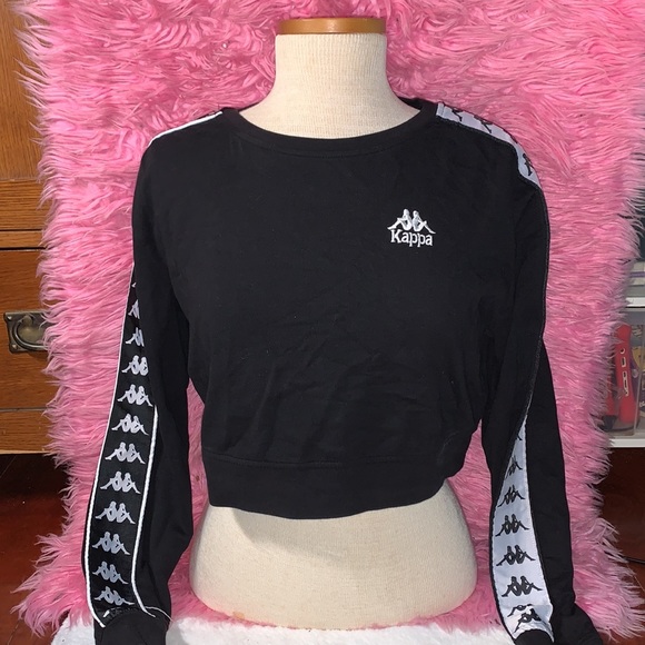 Kappa Tops - OTO 👀 KAPPA black cropped long sleeve.